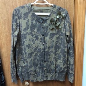 Comfortable grey/green cotton cardigan w/flowers